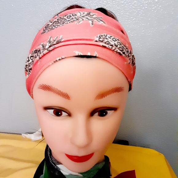 Handmade pink pineapple stretch headband - Picture 3 of 4